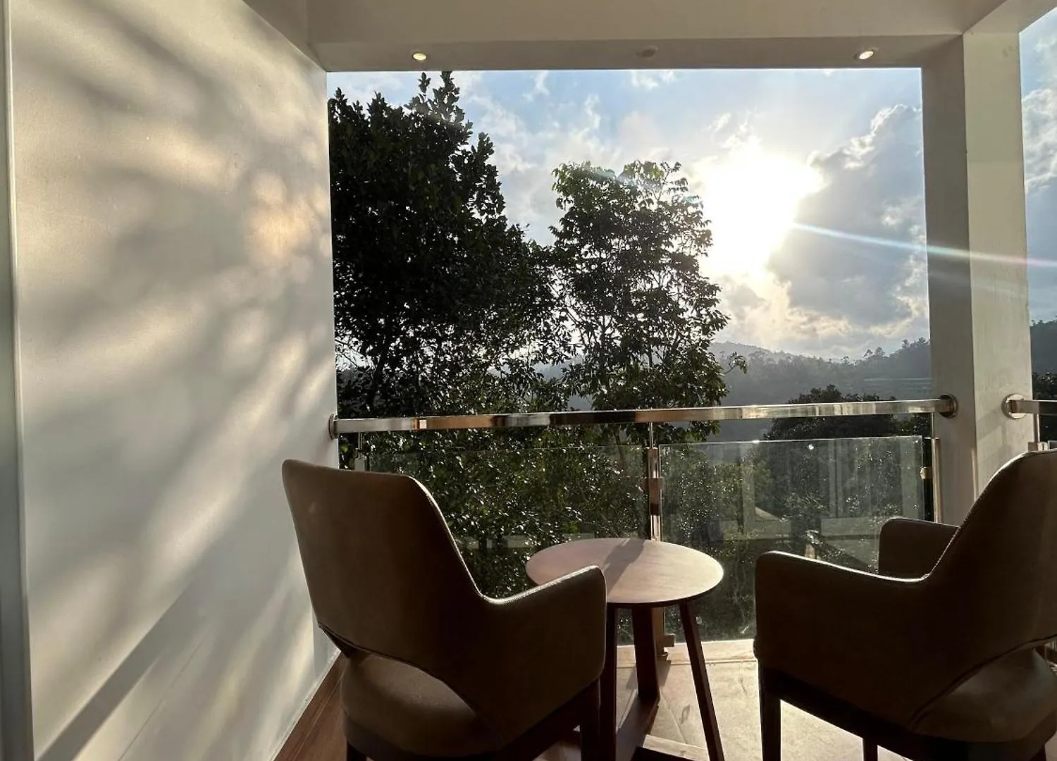 Noble Resort Anachal فندق
